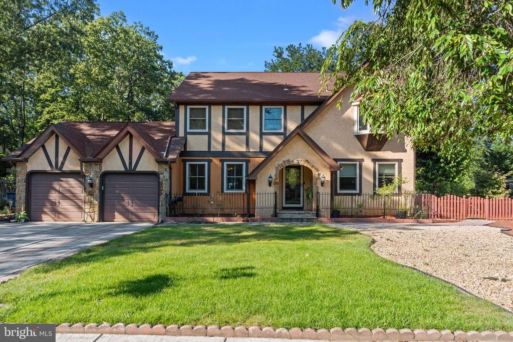 3 EASTWOOD CT, Voorhees, NJ 08043