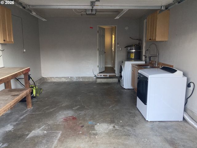 3960 VIRGINIA Ave, Springfield, OR 97478