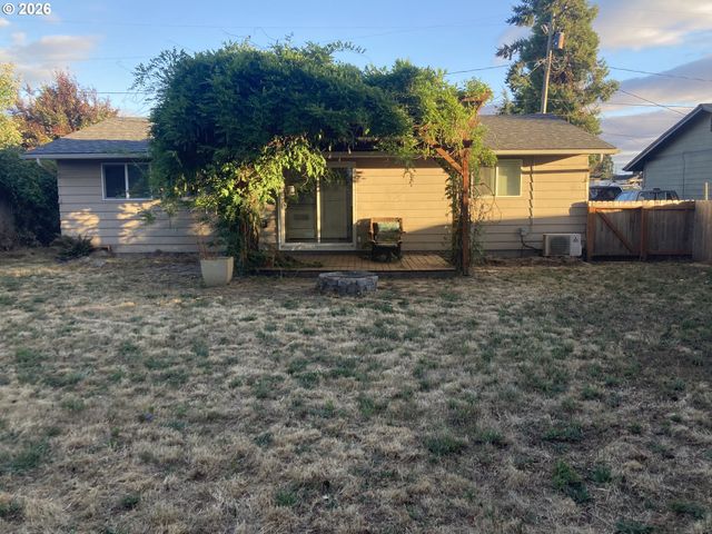 3960 VIRGINIA Ave, Springfield, OR 97478