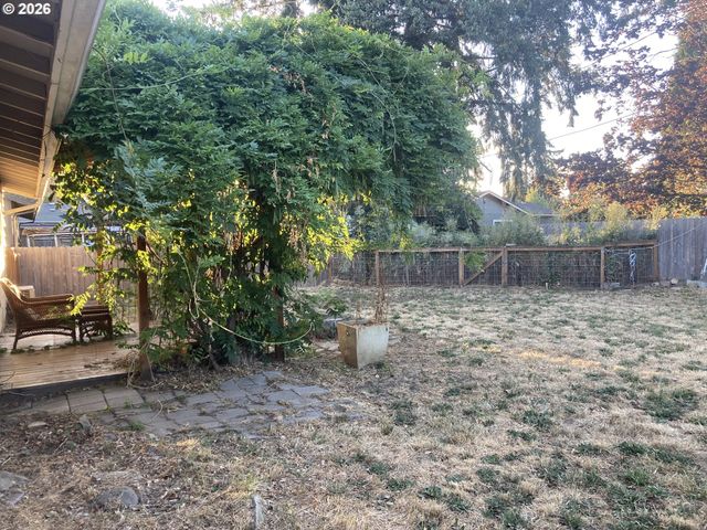 3960 VIRGINIA Ave, Springfield, OR 97478