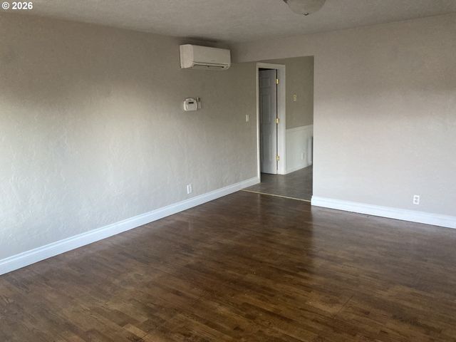 3960 VIRGINIA Ave, Springfield, OR 97478