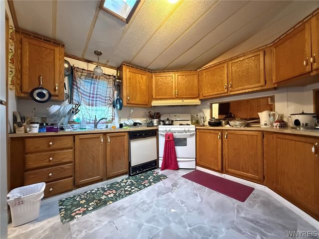 455 Chestnut Drive, Lockport Town, NY 14094