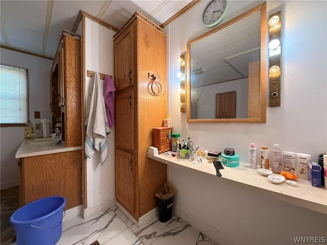 455 Chestnut Drive, Lockport Town, NY 14094