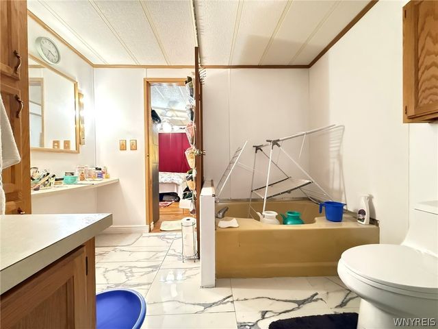 455 Chestnut Drive, Lockport Town, NY 14094