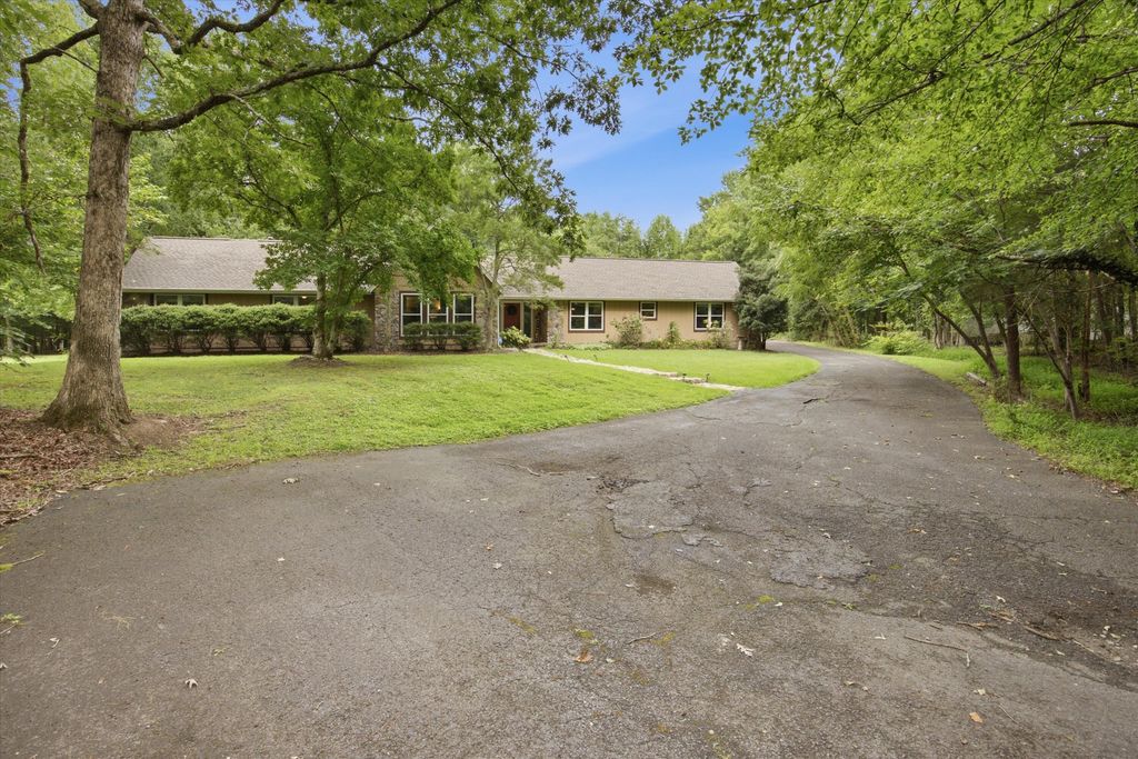 223 Forrestway Drive, Lafayette, GA 30728