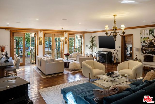 717 N Alpine Drive, Beverly Hills, CA 90210