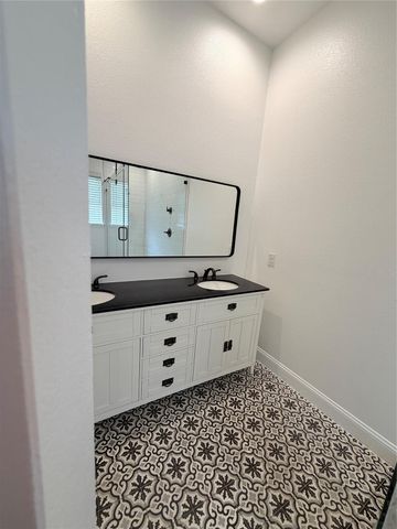 202 N York Street, Houston, TX 77003