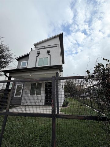 202 N York Street, Houston, TX 77003