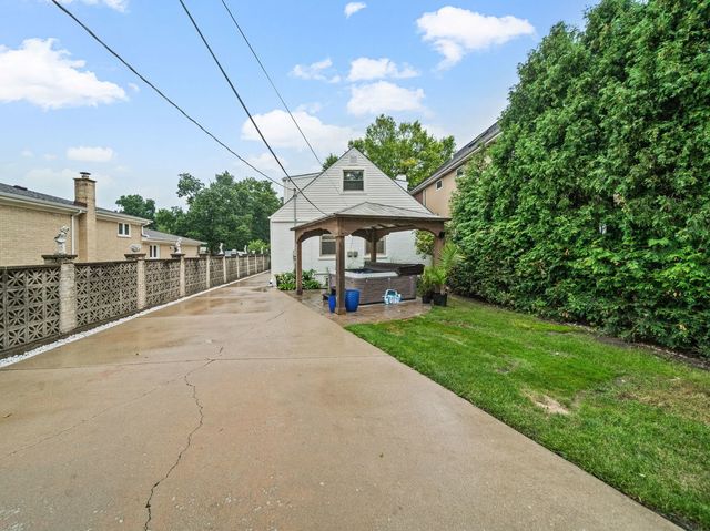 1508 Potter Road, Park Ridge, IL 60068