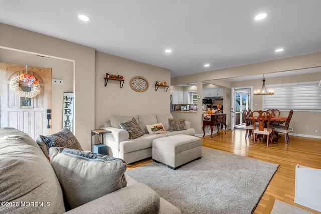 135 Irwin Place, Middletown, NJ 07748