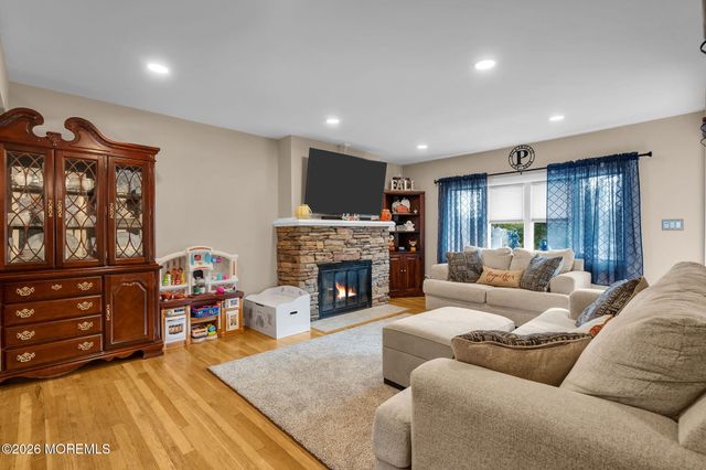 135 Irwin Place, Middletown, NJ 07748