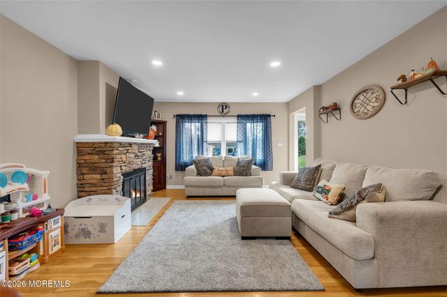 135 Irwin Place, Middletown, NJ 07748