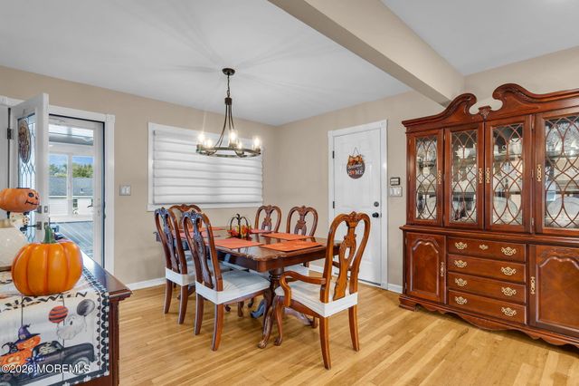 135 Irwin Place, Middletown, NJ 07748