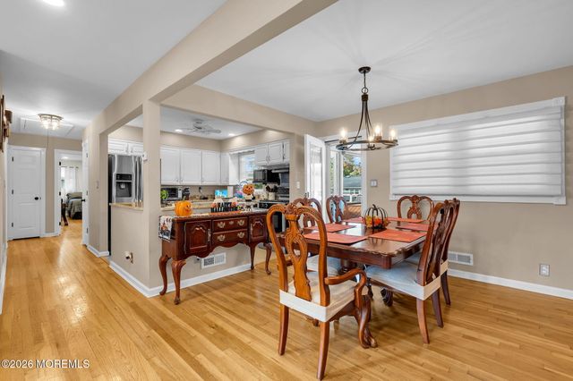 135 Irwin Place, Middletown, NJ 07748