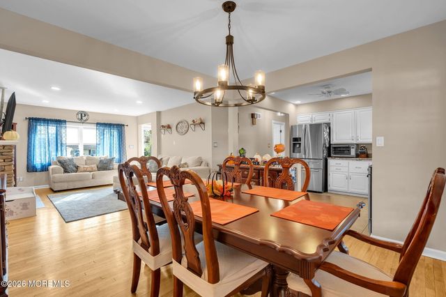 135 Irwin Place, Middletown, NJ 07748