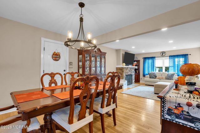 135 Irwin Place, Middletown, NJ 07748