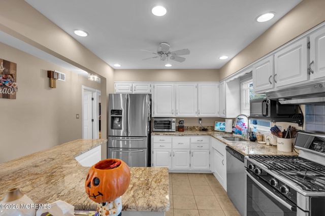 135 Irwin Place, Middletown, NJ 07748