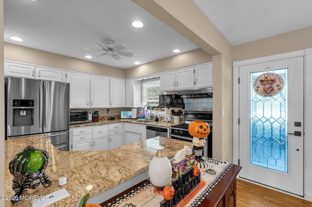 135 Irwin Place, Middletown, NJ 07748