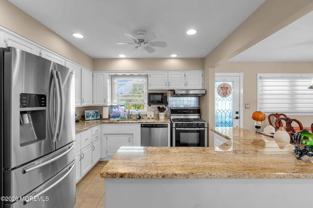 135 Irwin Place, Middletown, NJ 07748