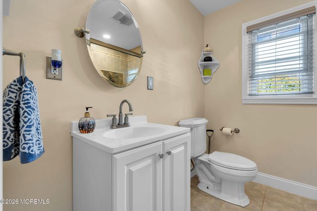 135 Irwin Place, Middletown, NJ 07748
