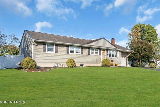 135 Irwin Place, Middletown, NJ 07748