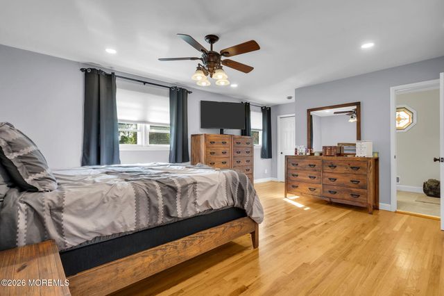 135 Irwin Place, Middletown, NJ 07748