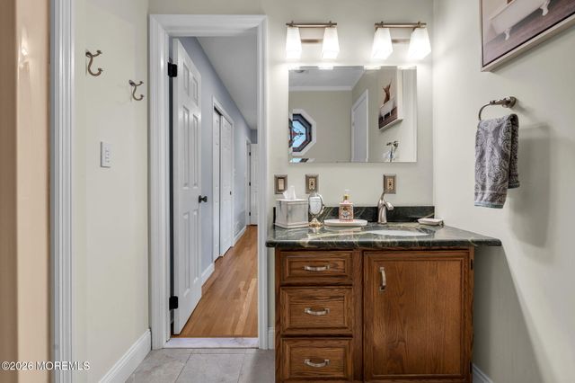 135 Irwin Place, Middletown, NJ 07748