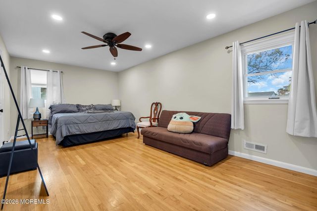 135 Irwin Place, Middletown, NJ 07748