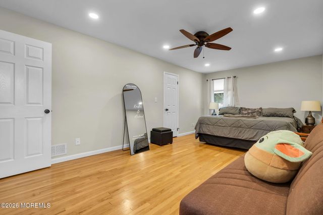 135 Irwin Place, Middletown, NJ 07748
