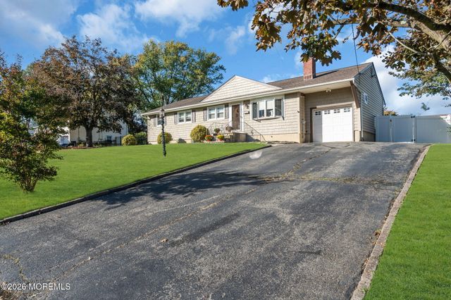 135 Irwin Place, Middletown, NJ 07748