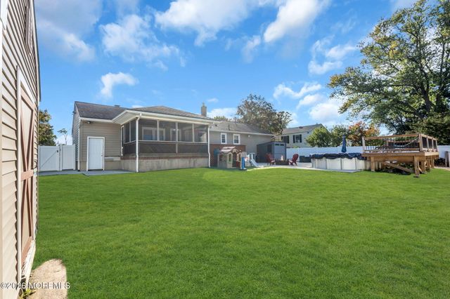 135 Irwin Place, Middletown, NJ 07748