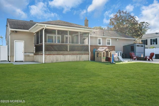 135 Irwin Place, Middletown, NJ 07748