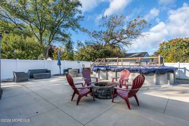 135 Irwin Place, Middletown, NJ 07748