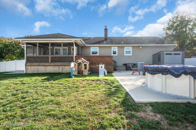 135 Irwin Place, Middletown, NJ 07748