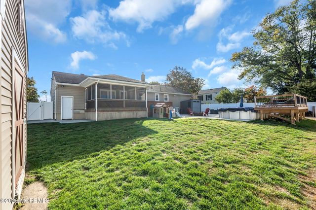 135 Irwin Place, Middletown, NJ 07748