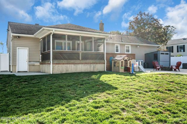 135 Irwin Place, Middletown, NJ 07748