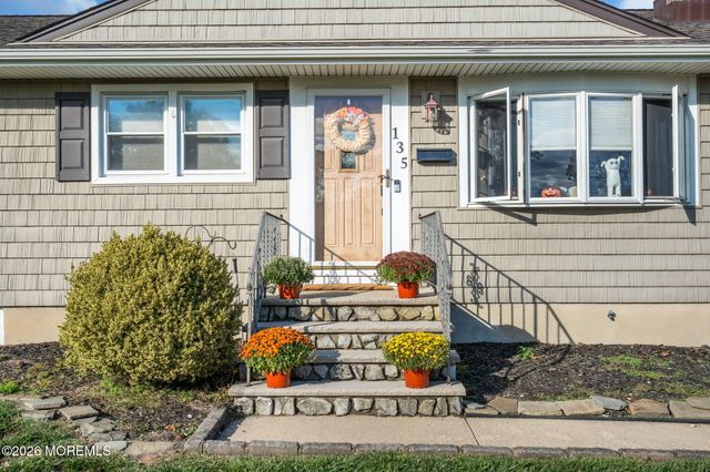 135 Irwin Place, Middletown, NJ 07748