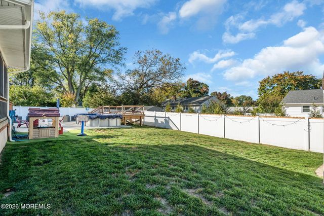 135 Irwin Place, Middletown, NJ 07748