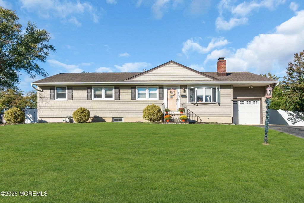 135 Irwin Place, Middletown, NJ 07748