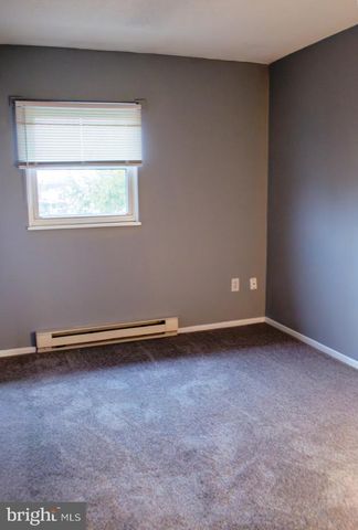 309 VILLAGE DR, Gettysburg, PA 17325