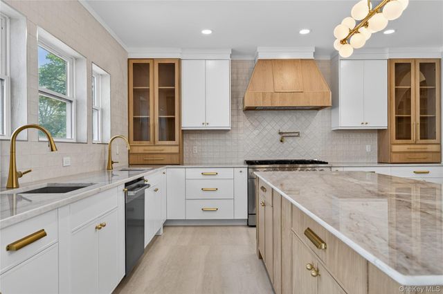 15 Ridge Drive, Port Washington, NY 11050