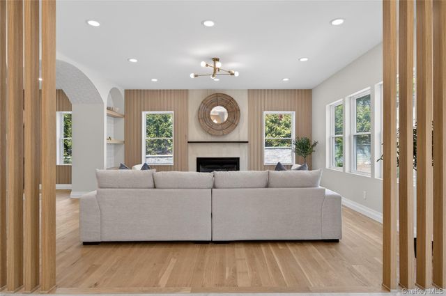 15 Ridge Drive, Port Washington, NY 11050
