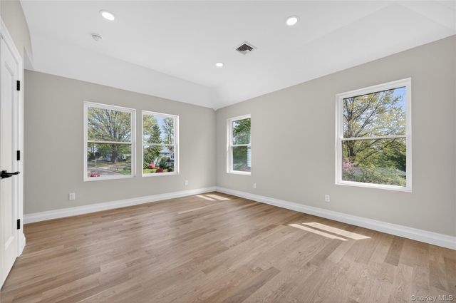 15 Ridge Drive, Port Washington, NY 11050