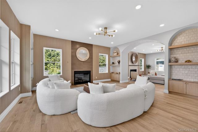 15 Ridge Drive, Port Washington, NY 11050