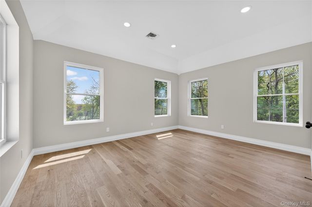 15 Ridge Drive, Port Washington, NY 11050