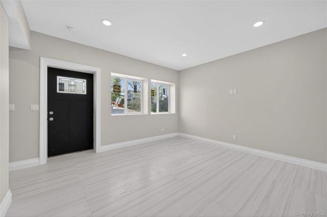 15 Ridge Drive, Port Washington, NY 11050
