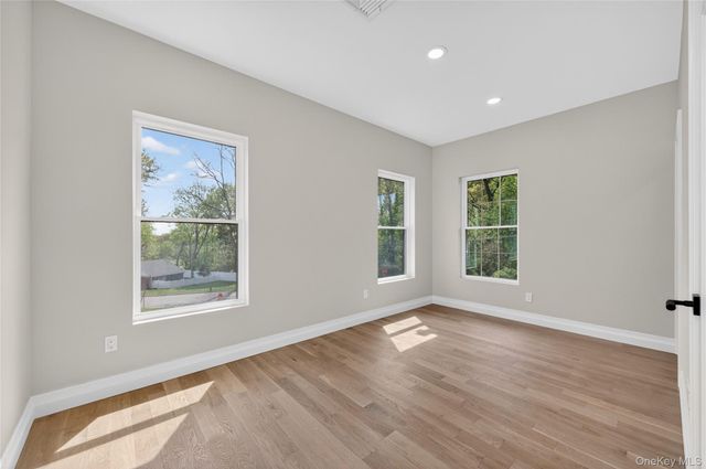 15 Ridge Drive, Port Washington, NY 11050