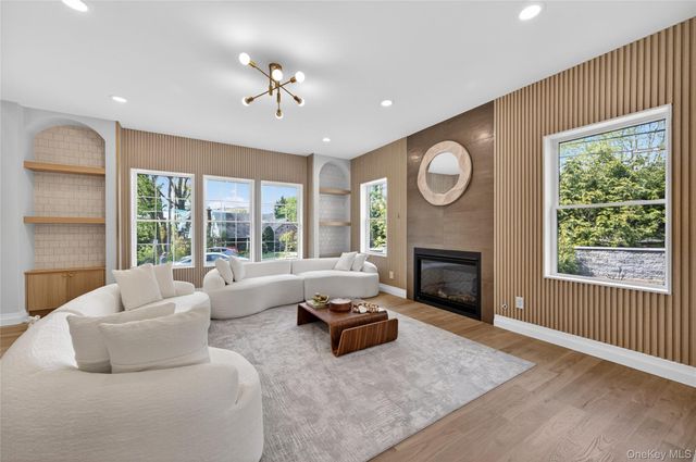 15 Ridge Drive, Port Washington, NY 11050