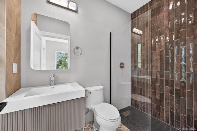 15 Ridge Drive, Port Washington, NY 11050
