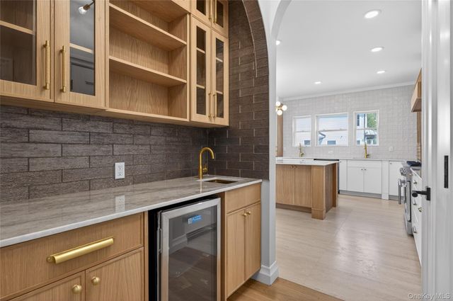 15 Ridge Drive, Port Washington, NY 11050
